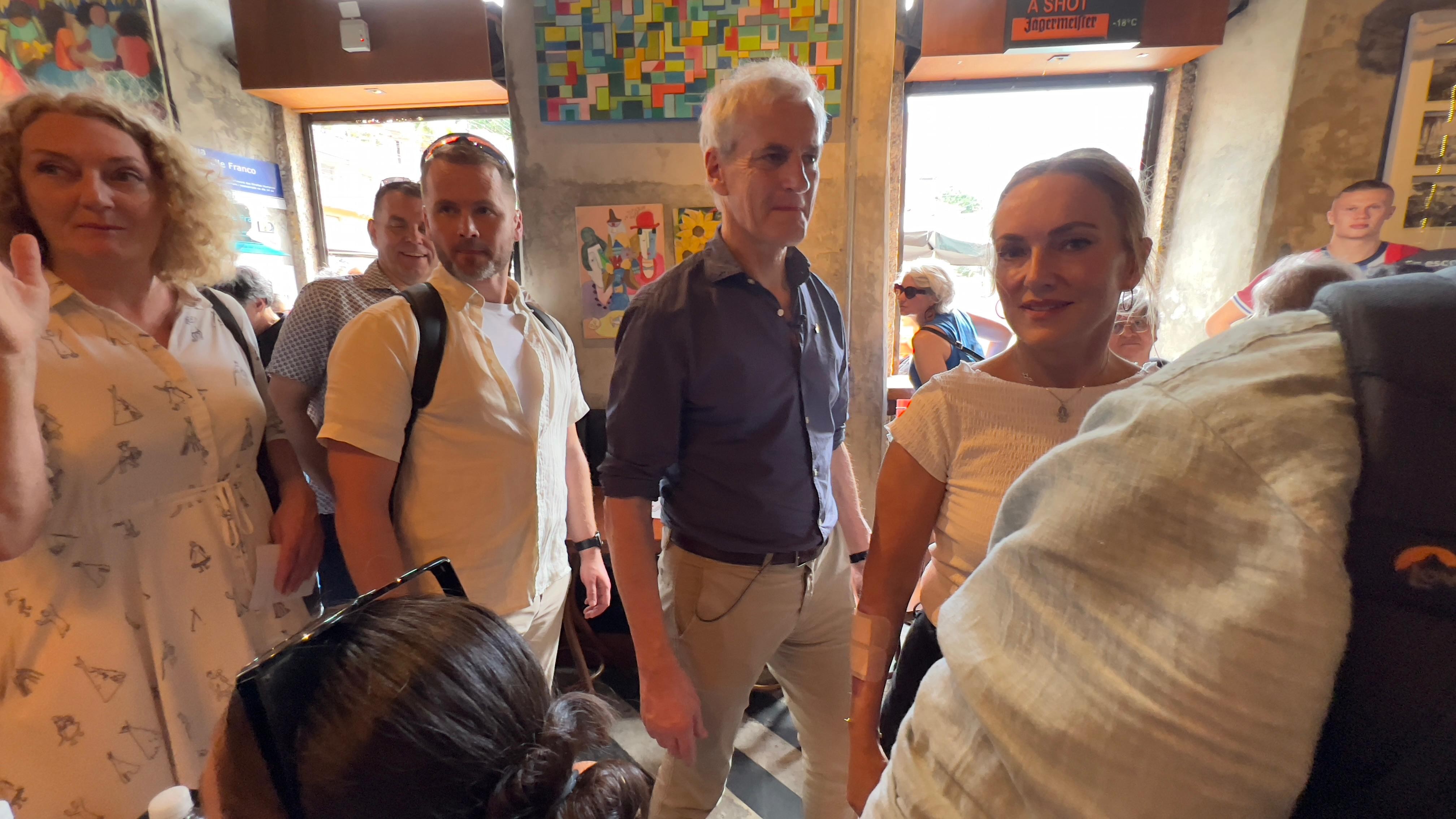 Norwegian Prime Minister Serves Codfish Cakes in Santa Teresa Restaurant