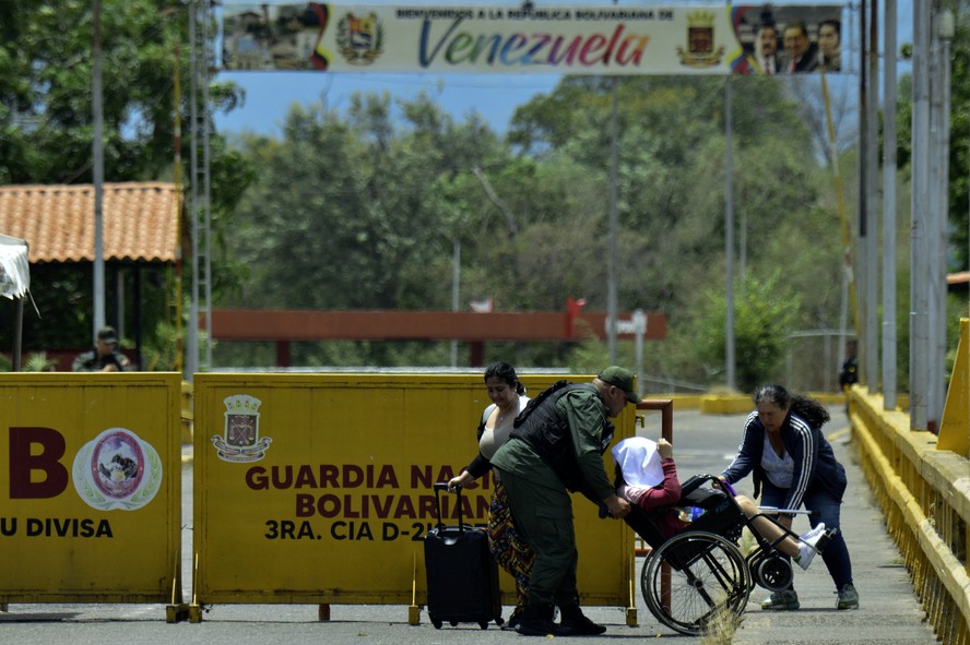 Venezuela fecha fronteiras terrestres e barra entrada de avião com  ex-presidentes do Panamá e do México antes da eleição; vídeo