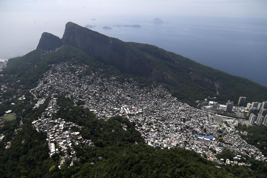 'Resort do tráfico': criminosos da Rocinha cobram até R$ 100 mil por ...