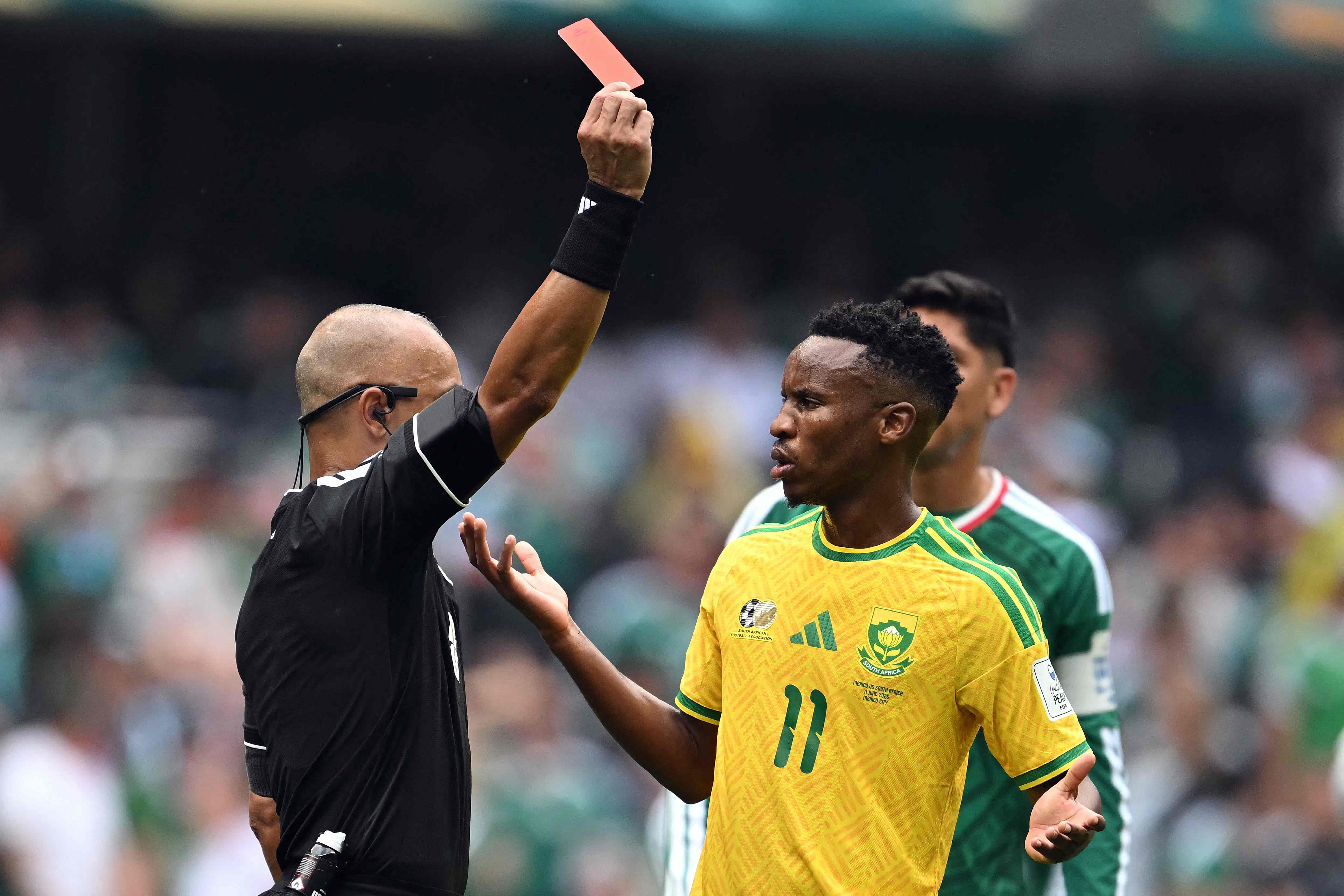 Árbitro brasileiro viraliza ao falar inglês 'à la Joel Santa
