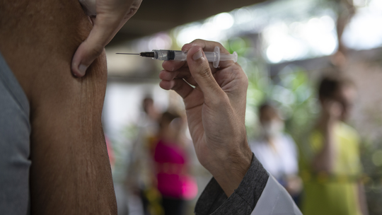 Vacinação contra a gripe é liberada para todas as idades em Niterói