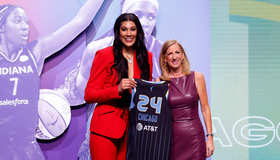 Kamilla Cardoso bate recorde do basquete brasileiro ao ser escolhida no 3º lugar do draft da WNBA