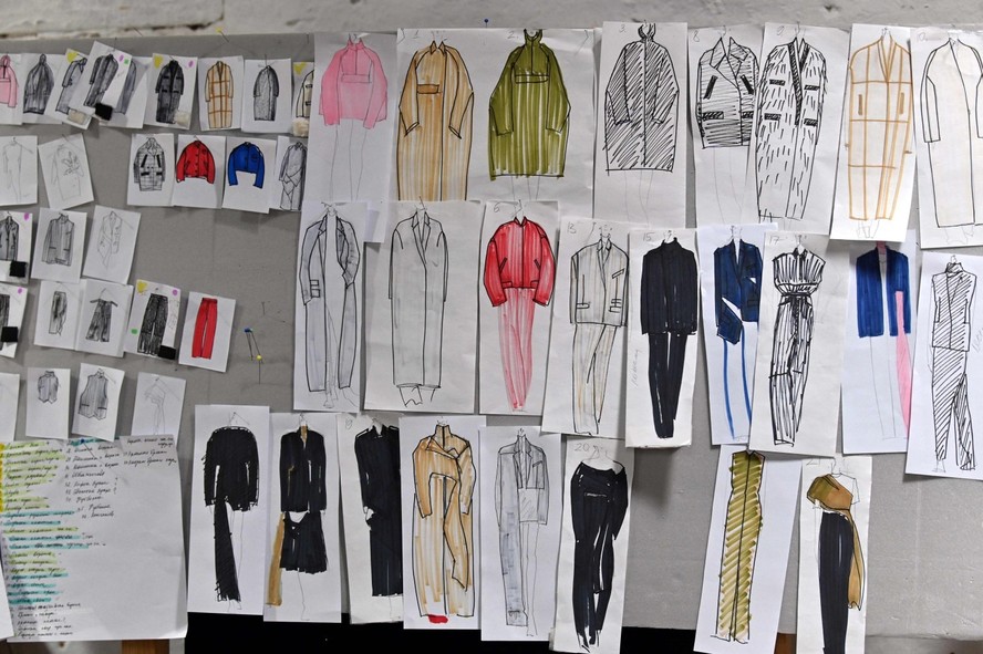 Paris Fashion Week: Jovens criadores abrem com roupas sustentáveis