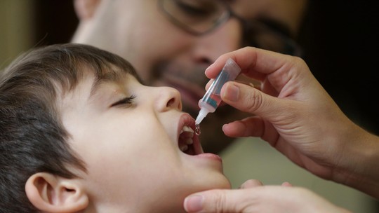 'Brasil está sob risco de retorno da poliomielite', afirma Fiocruz