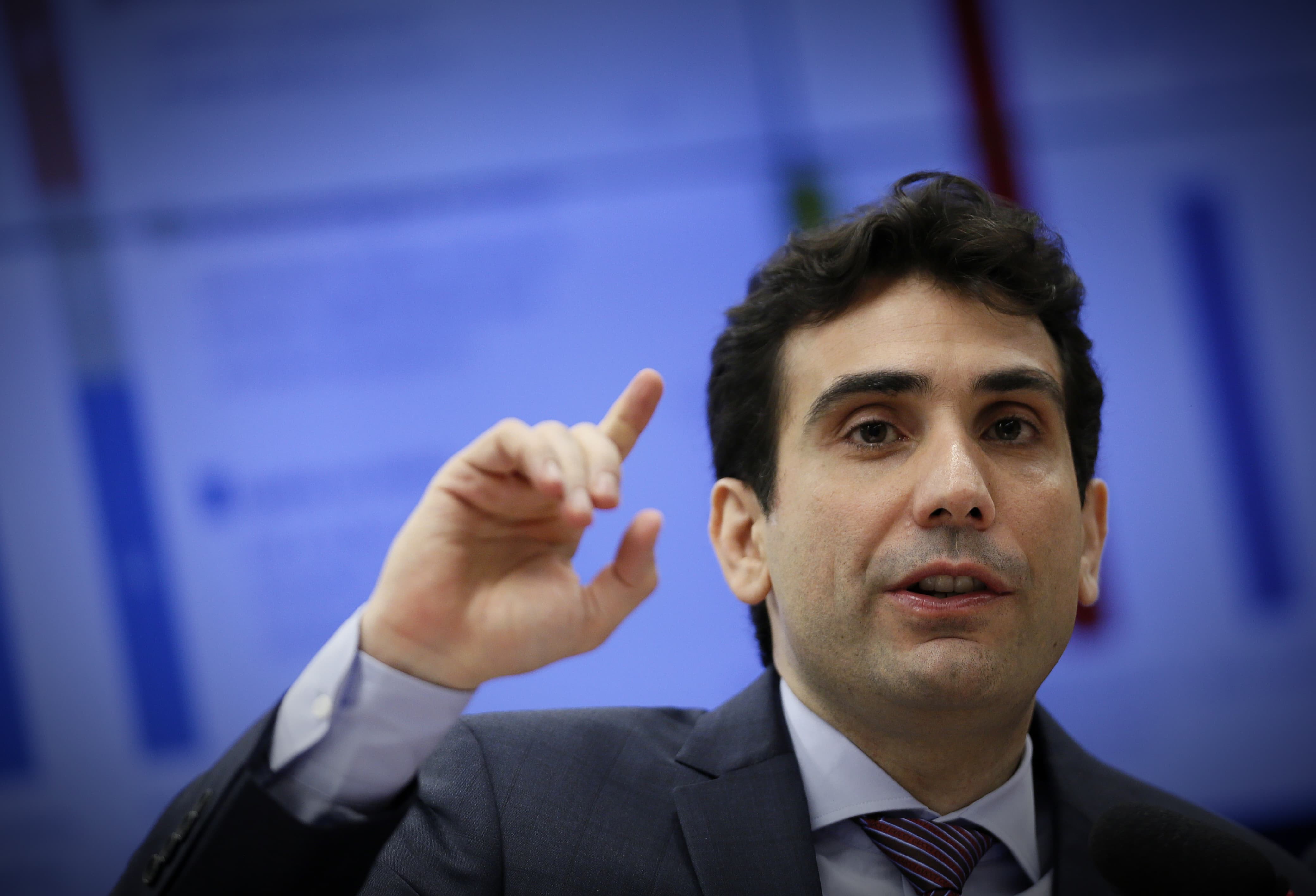 Galípolo diz que maioria da população paga mais de 100% de juros e defende discussão estrutural