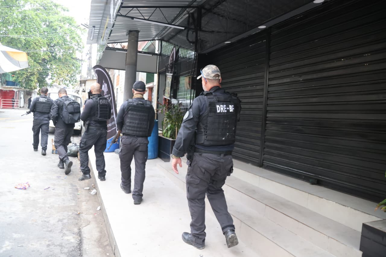 Operação deixou ao menos cinco mortos — Foto: Fabiano Rocha / Agência O Globo