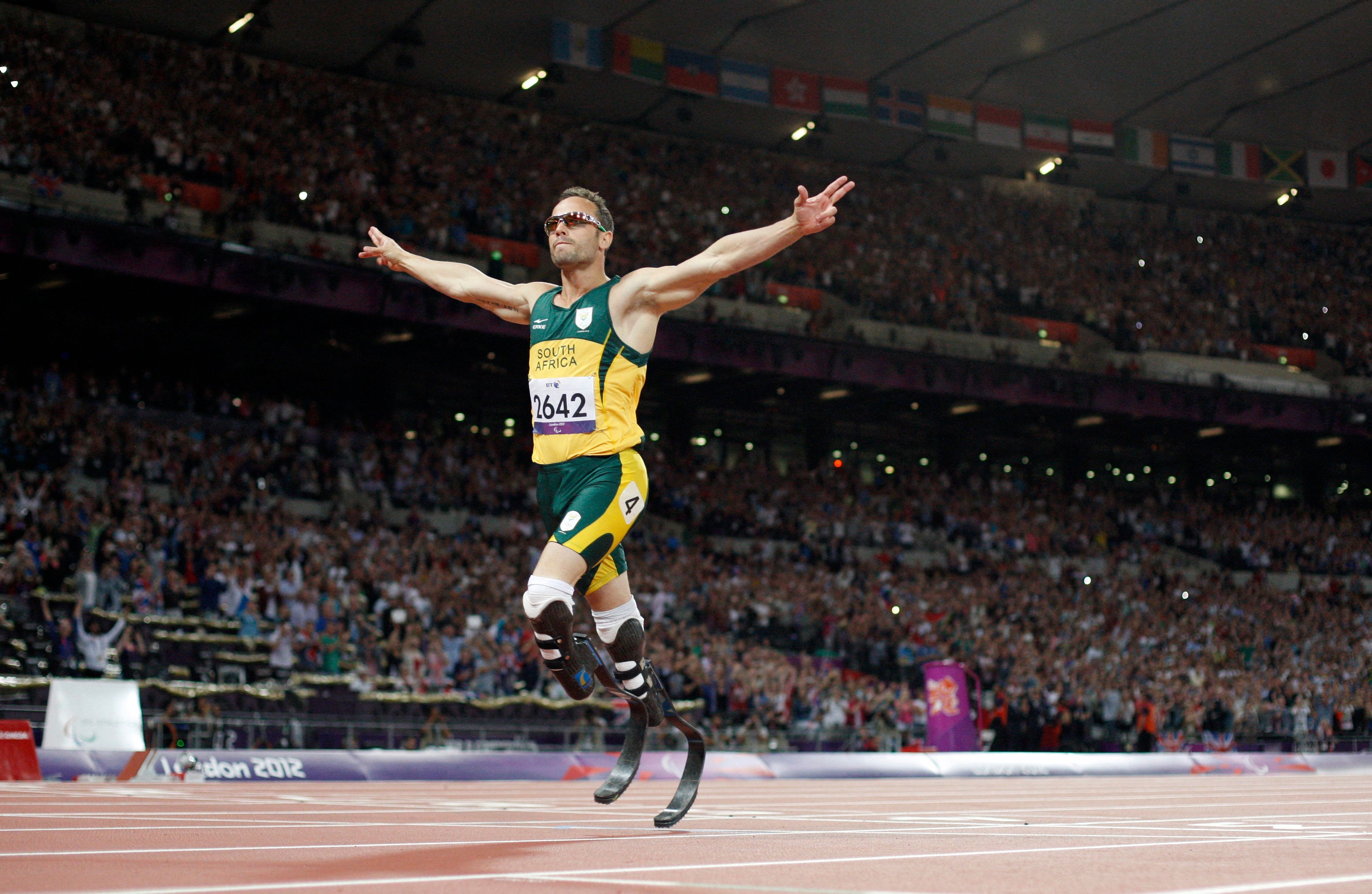 Lembra dele? Oscar Pistorius trabalha como engenheiro de som e leva vida discreta após deixar a prisão - QTU Questões do Universo
