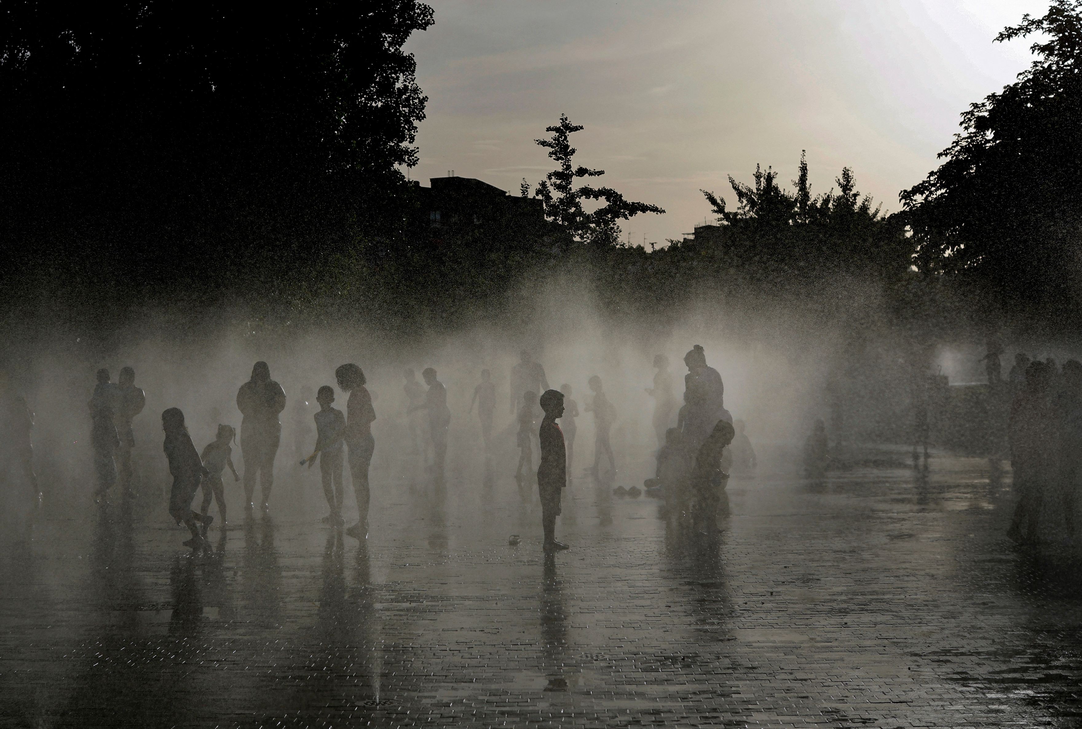 Portugal emite alerta para Lisboa e regiões a espera de calor de até 44 °C; Espanha contabiliza mais de mil mortos em junho