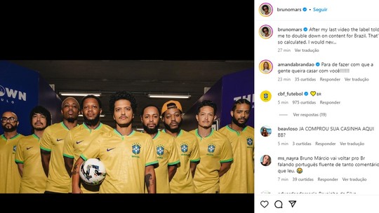 Bruno Mars veste a camisa da seleção brasileira e gera reação dos fãs: 'alguém dá um CPF pra esse homem'