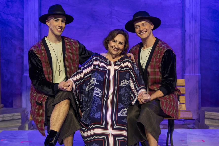 Paulo Gustavo é homenageado em 'Meu filho é um musical', com Dona Déa e ...