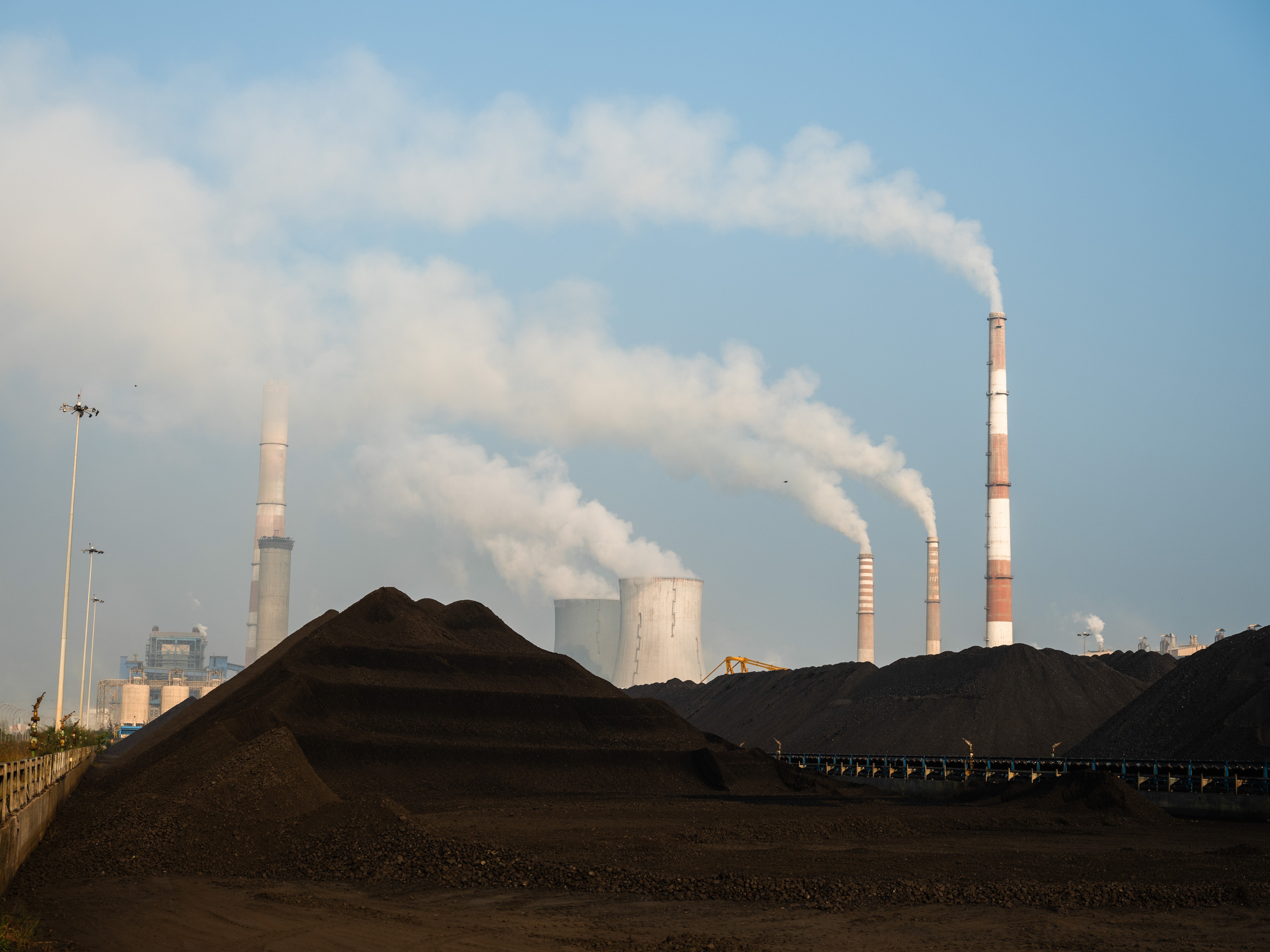 Guerra no Irã empurra grandes consumidores de volta ao carvão