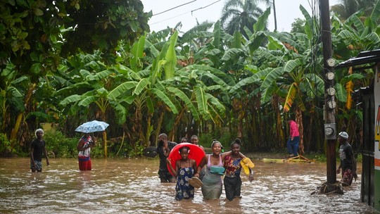 Enchentes no Haiti deixam 42 mortos e mais de 13 mil desabrigados