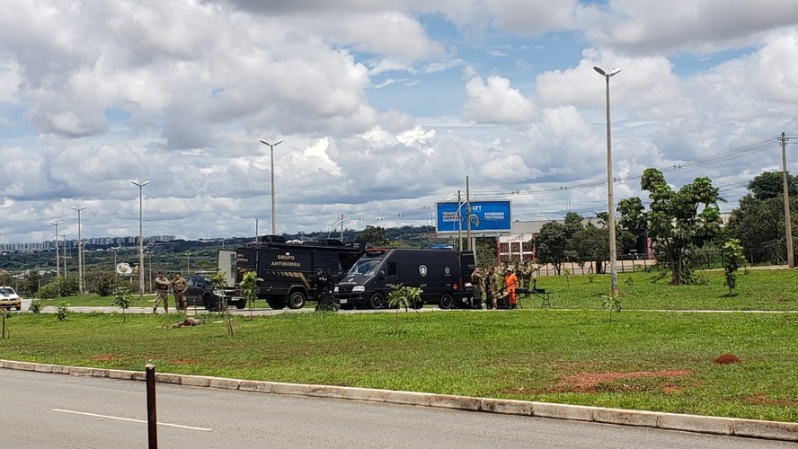 Polícia militar desarma artefato explosivo nos arredores do aeroporto de Brasília