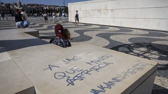 Em Portugal, Padrão dos Descobrimentos é pichado: “A nação que matou África”