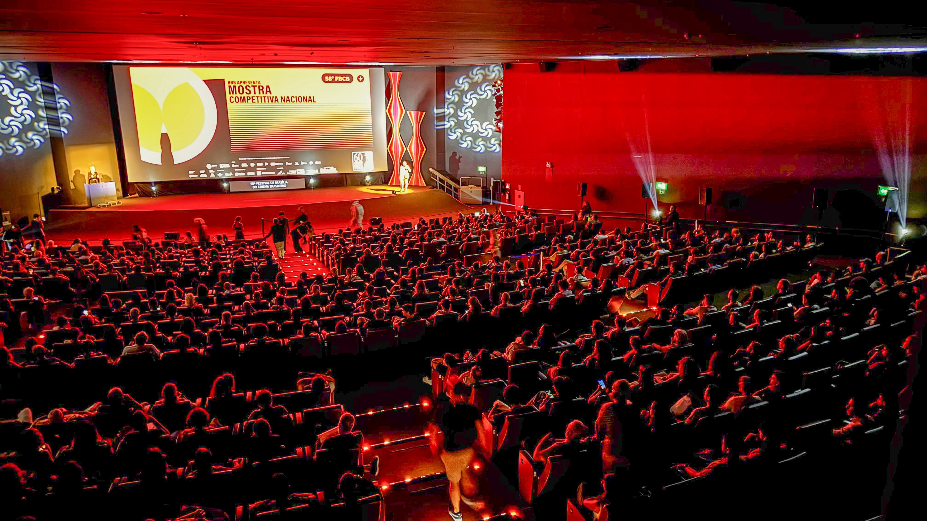 Após quase ser cancelado, Festival de Brasília abre 59ª edição com filme 'A pele morta' e homenagem a Julia Lemmertz - Foto