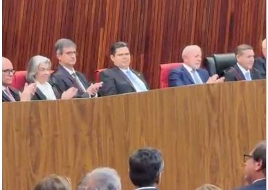 Ao lado de Lula e autoridades no TSE, Alcolumbre decide não aplaudir Messias