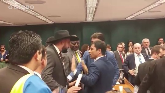 Baixo nível durante audiências na Câmara incomoda até deputados de oposição: 'Cena vergonhosa', diz Feliciano
