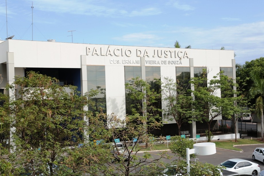 PF faz buscas contra desembargador e deputado esta