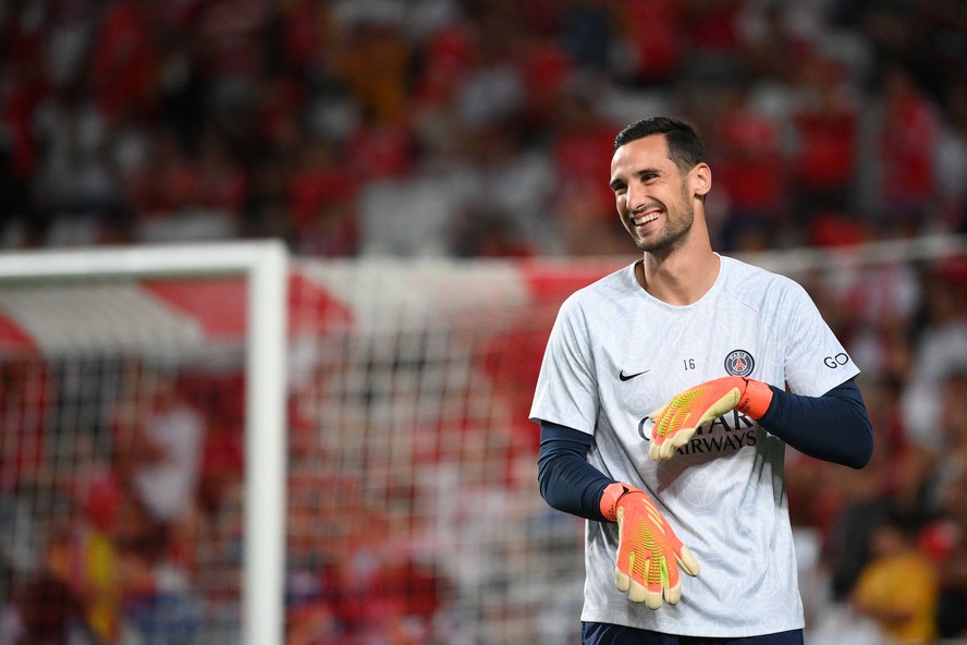 (FILES) Paris Saint-Germain's Spanish goalkeeper Sergio Rico smiles as he warms up before the UEFA Champions League 1st round day 3 group H football match between SL Benfica and Paris Saint-Germain, at the Luz stadium in Lisbon on October 5, 2022. Paris Saint-Germain's Spanish goalkeeper Sergio Rico in 'serious' condition after a riding accident his club announced on May28, 2023. (Photo by FRANCK FIFE / AFP)