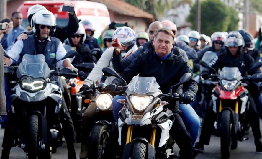 Bolsonaro participa de motociata em Juiz de Fora