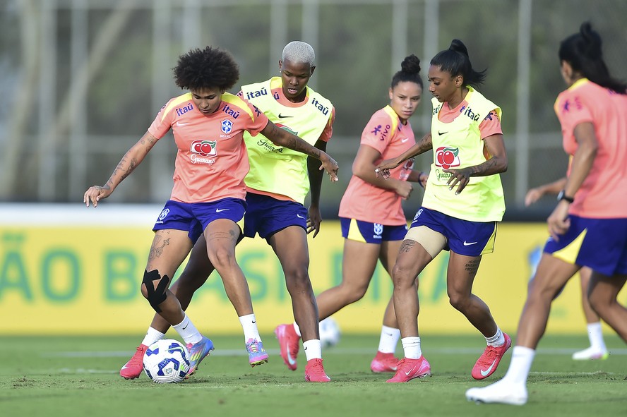Johnson e Kerolin estão entre as atacantes que buscam vaga por convocação para a Copa América