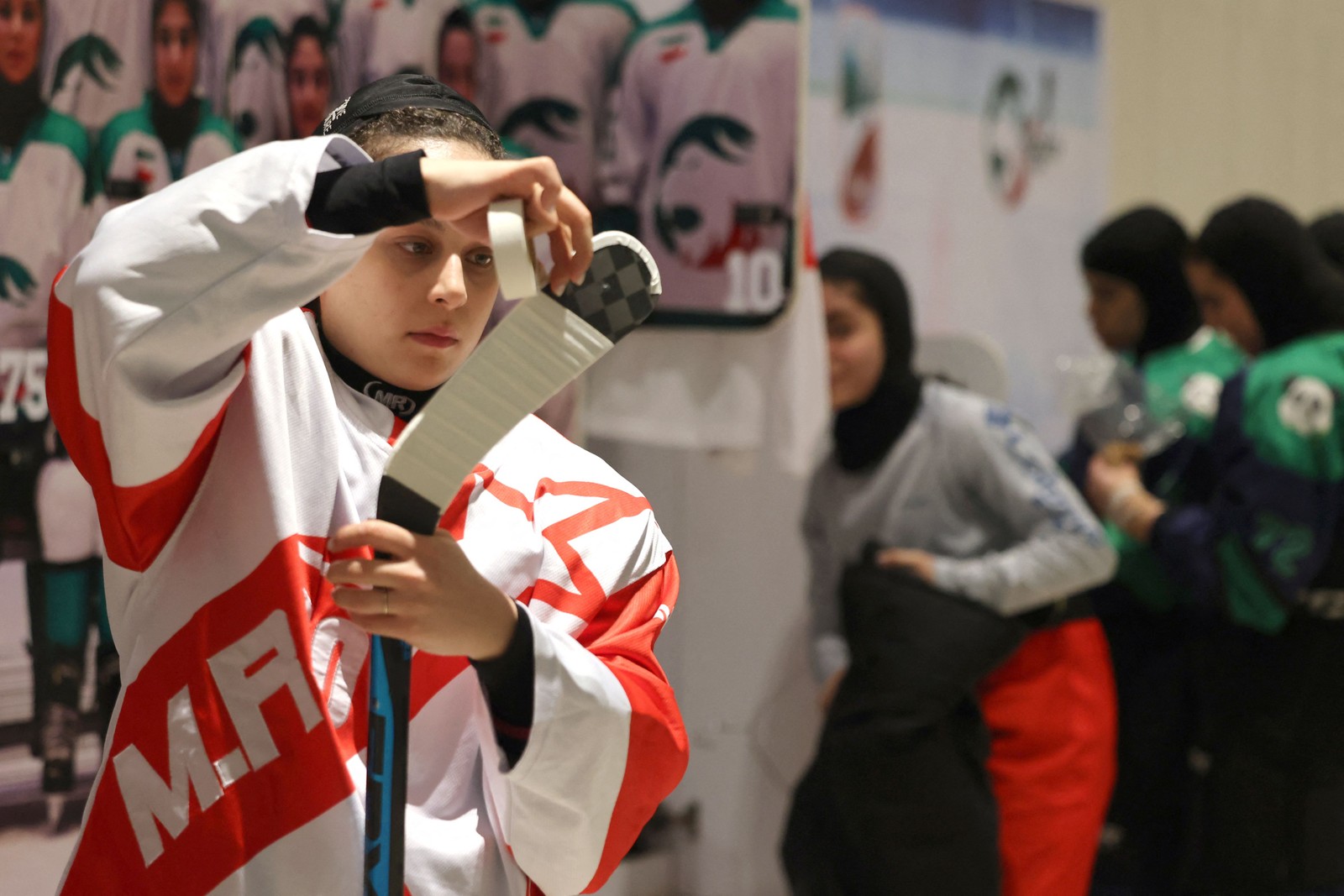 Mas praticar hóquei esporte no Irã ainda é um desafio — Foto: Atta Kenare/AFP