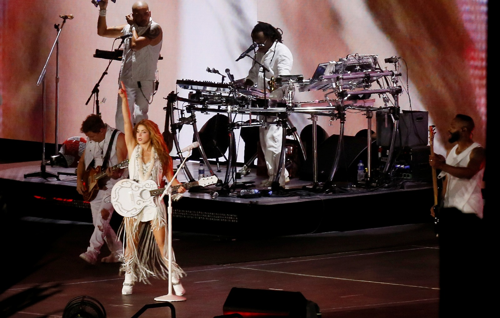 Shakira canta 'Inevitable' no show em Copacabana — Foto: Marcelo Theobald