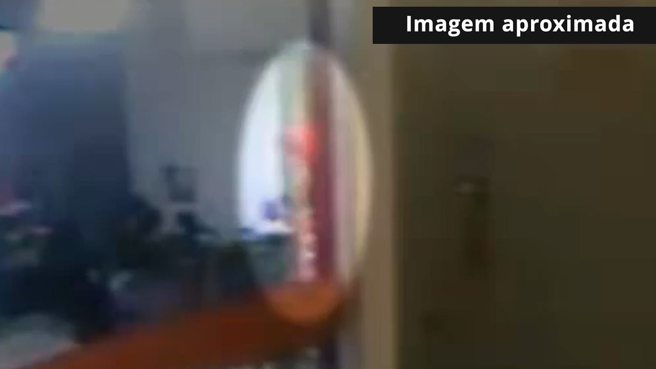 Caso Epstein: v&iacute;deo in&eacute;dito de arquivos mostra momento em que agentes encontram criminoso sexual morto na pris&atilde;o