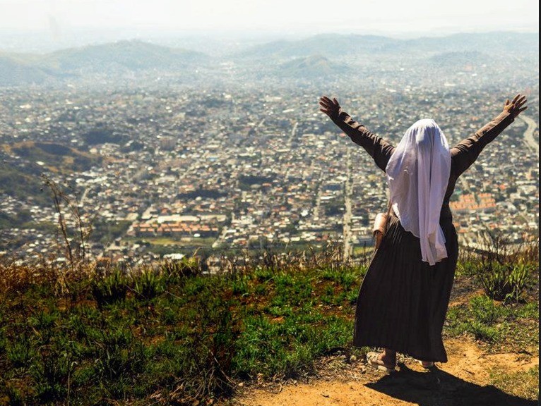 De monte de oração dos evangélicos aos rituais druidas, uma Floresta da Tijuca encantada, onde religiosos se conectam aos sagrado - QTU Questões do Universo