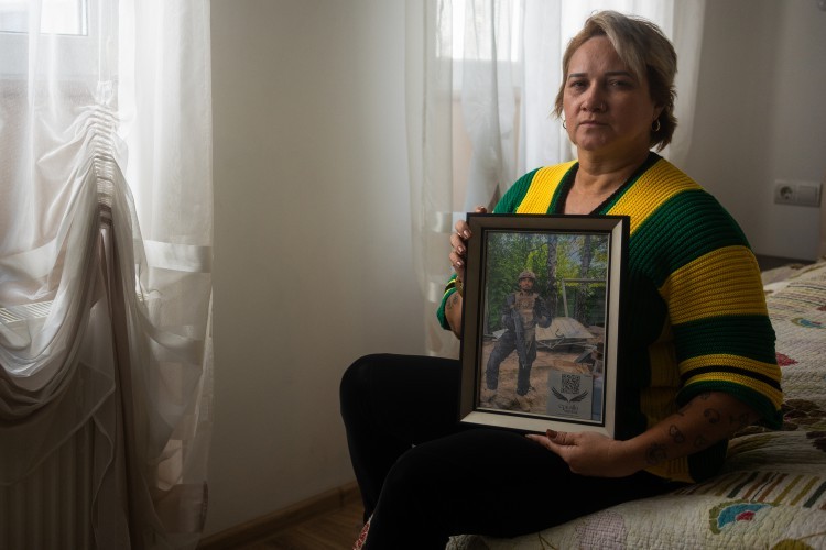 Brasileiros no front: 'Precisei pisar onde ele pisou', diz mãe que foi à Ucrânia em busca de respostas após morte de filho na guerra