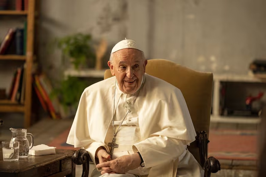 Câmera do papa Francisco é leiloada por R$ 40 milhões