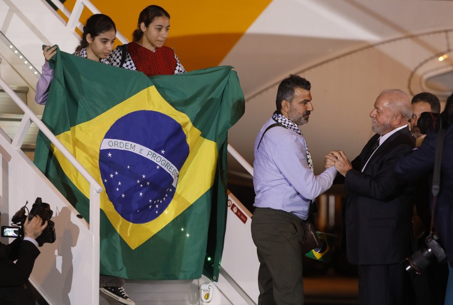 Presença de Lula no Catar aumenta peso para repatriação de brasileiros de  Gaza, diz professor