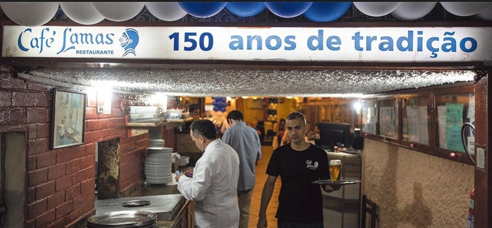 o Café Lamas, o mais antigo do gênero no Brasil, completou ontem 150 anos de serviços prestados à boemia da cidade. — Foto: Reprodução