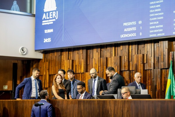 Após reunião, esquerda fecha voto para manter prisão do presidente da Alerj,  o deputado Rodrigo Bacellar