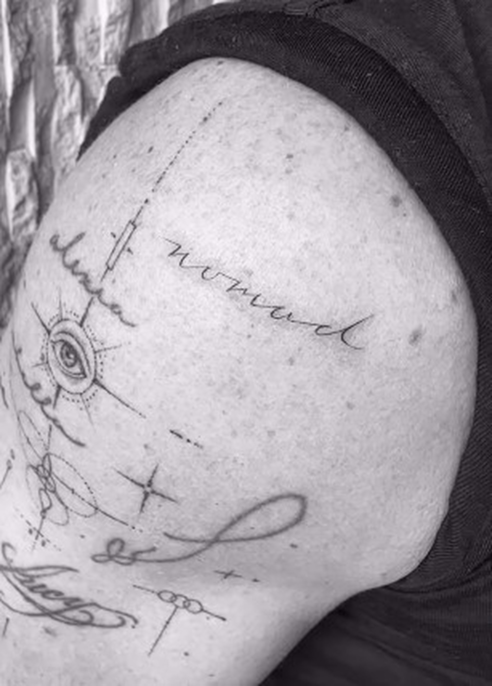Matt Damon faz tatuagem em homenagem ao falecido pai