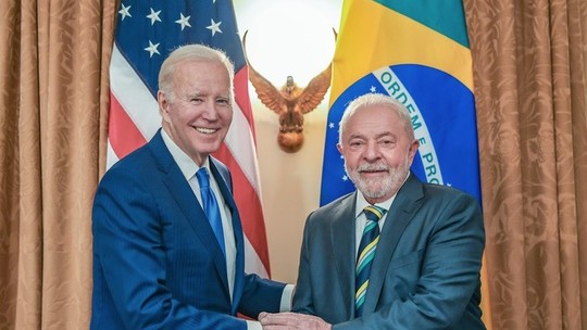 Lula e Biden se encontram hoje para discutir trabalho por aplicativos. Veja como funciona em outros países