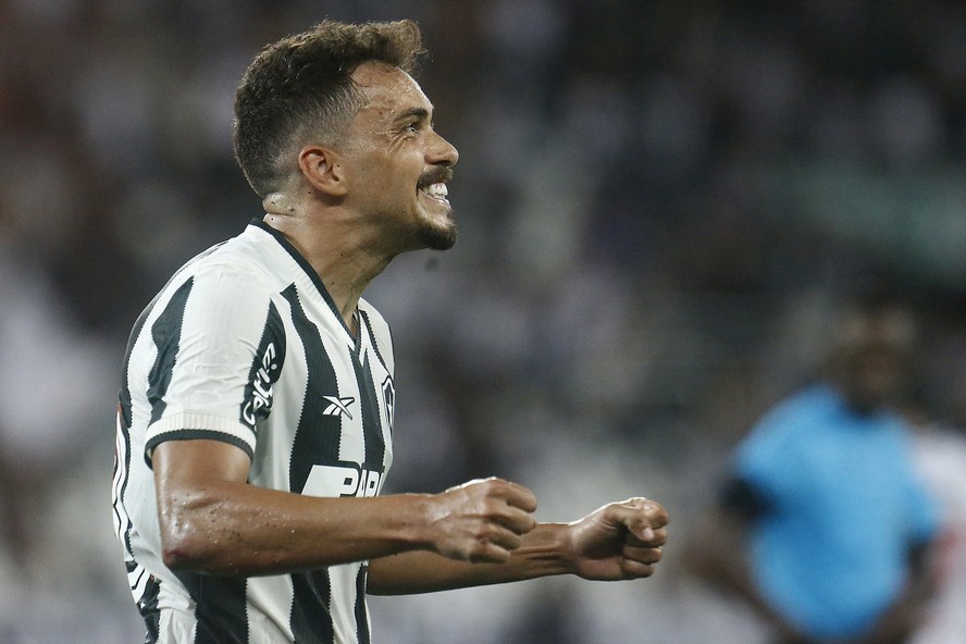 Eduardo marcou o gol do triunfo do Botafogo sobre o Vitória