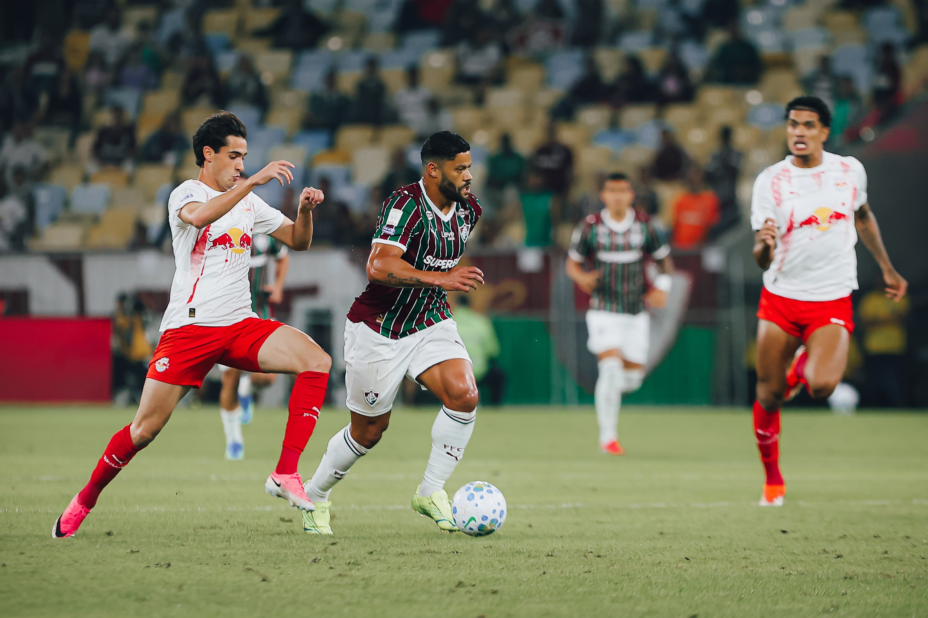 Fluminense empata com Bragantino em estreia de Hulk; briga marca jogo