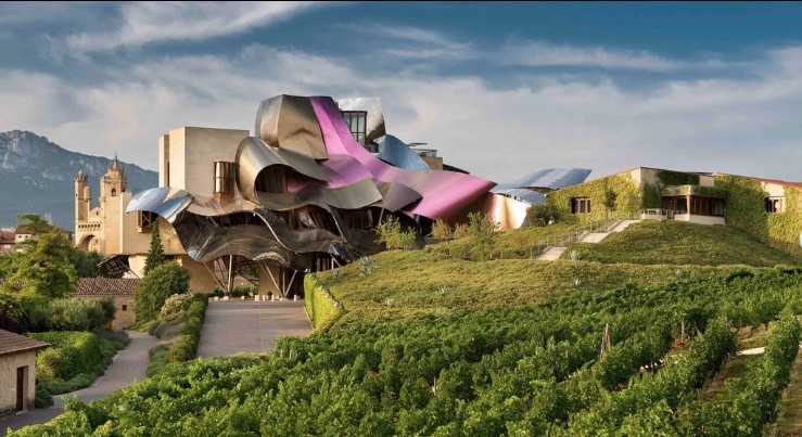 Conheça 8 vinhos da espanhola Bodegas de los Herederos del Marqués de Riscal, a melhor vinícola do mundo