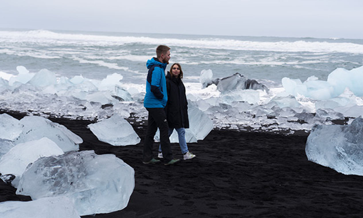 Praia dos Diamantes: conheça destino famoso com areia negra e cristais gigantes na Islândia