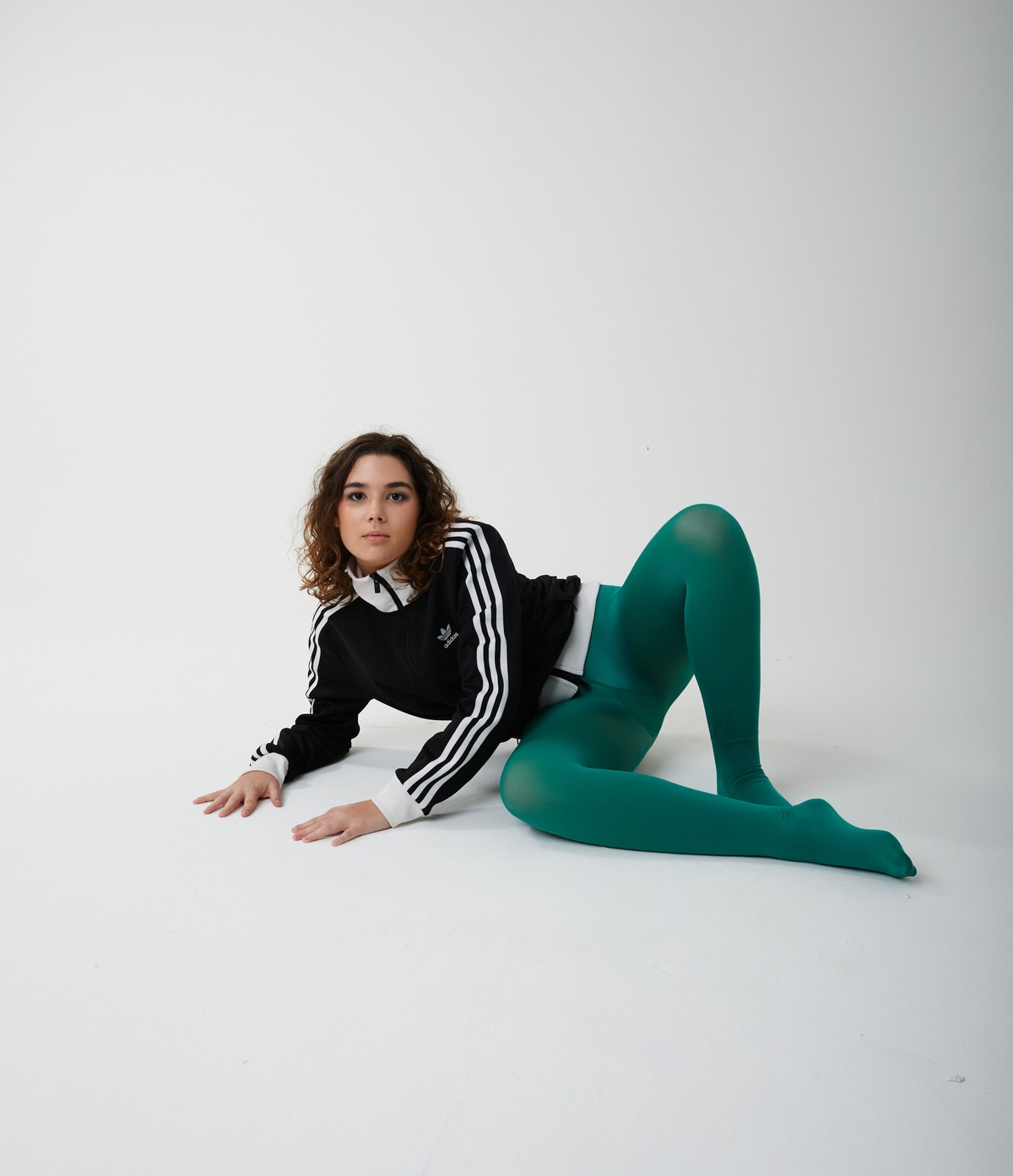 Tontom P&eacute;riss&eacute; estreia no teatro querendo afirmar identidade: 'Tenho uma fam&iacute;lia art&iacute;stica, mas nossos trabalhos s&atilde;o diferentes'