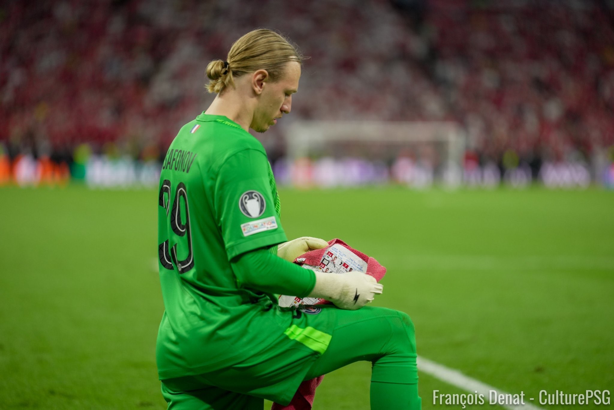 Safonov, goleiro do PSG, repete episódio com 