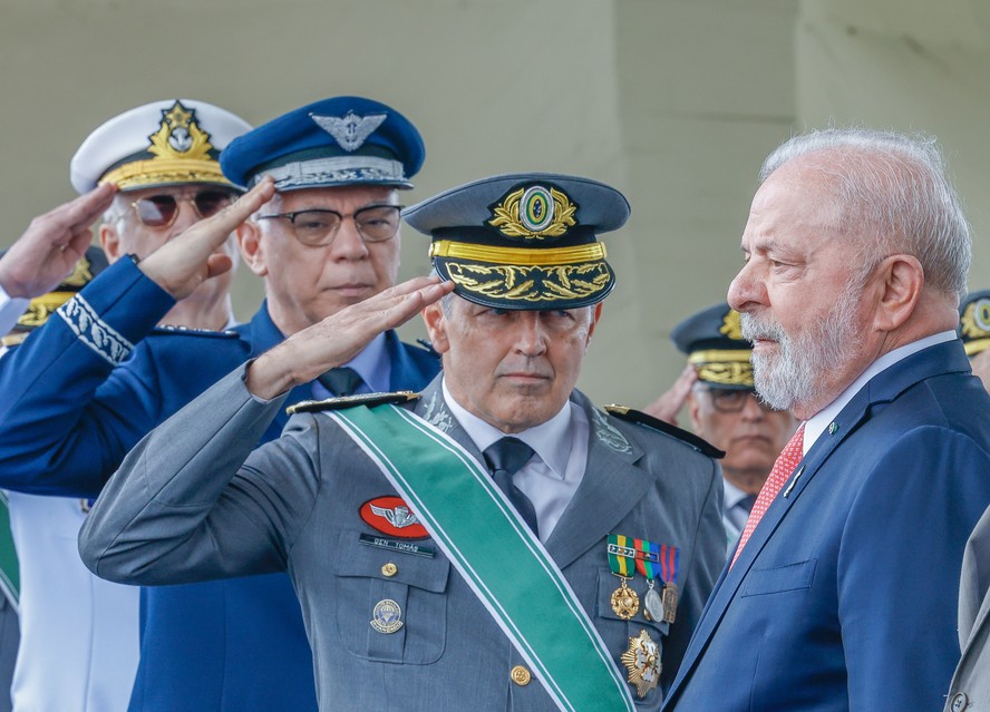 Lula coloca Exército na fronteira com o Paraguai - Interior