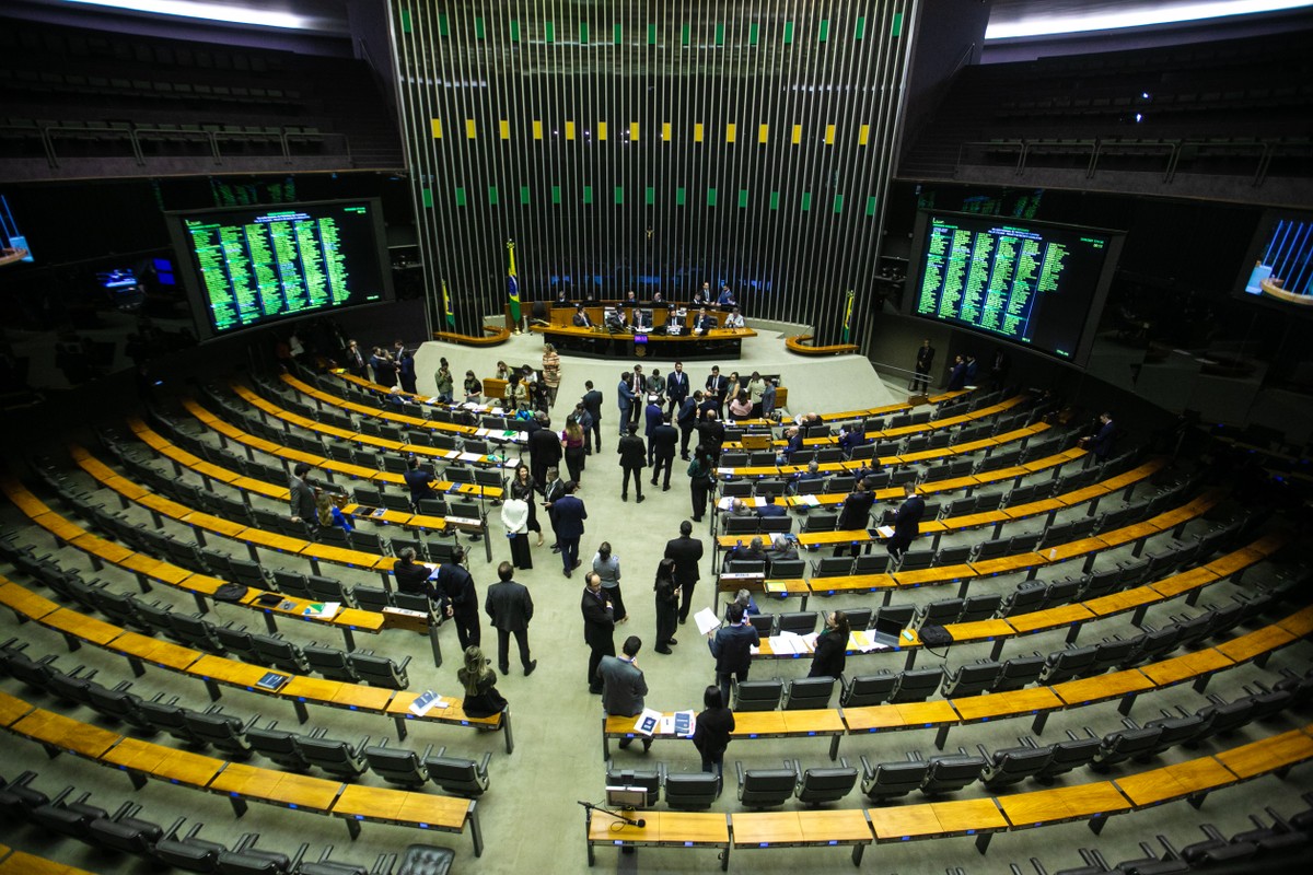 Projeto de anistia da oposição torna Bolsonaro elegível para 2026 e salva Eduardo e outros investigados em inquéritos no STF