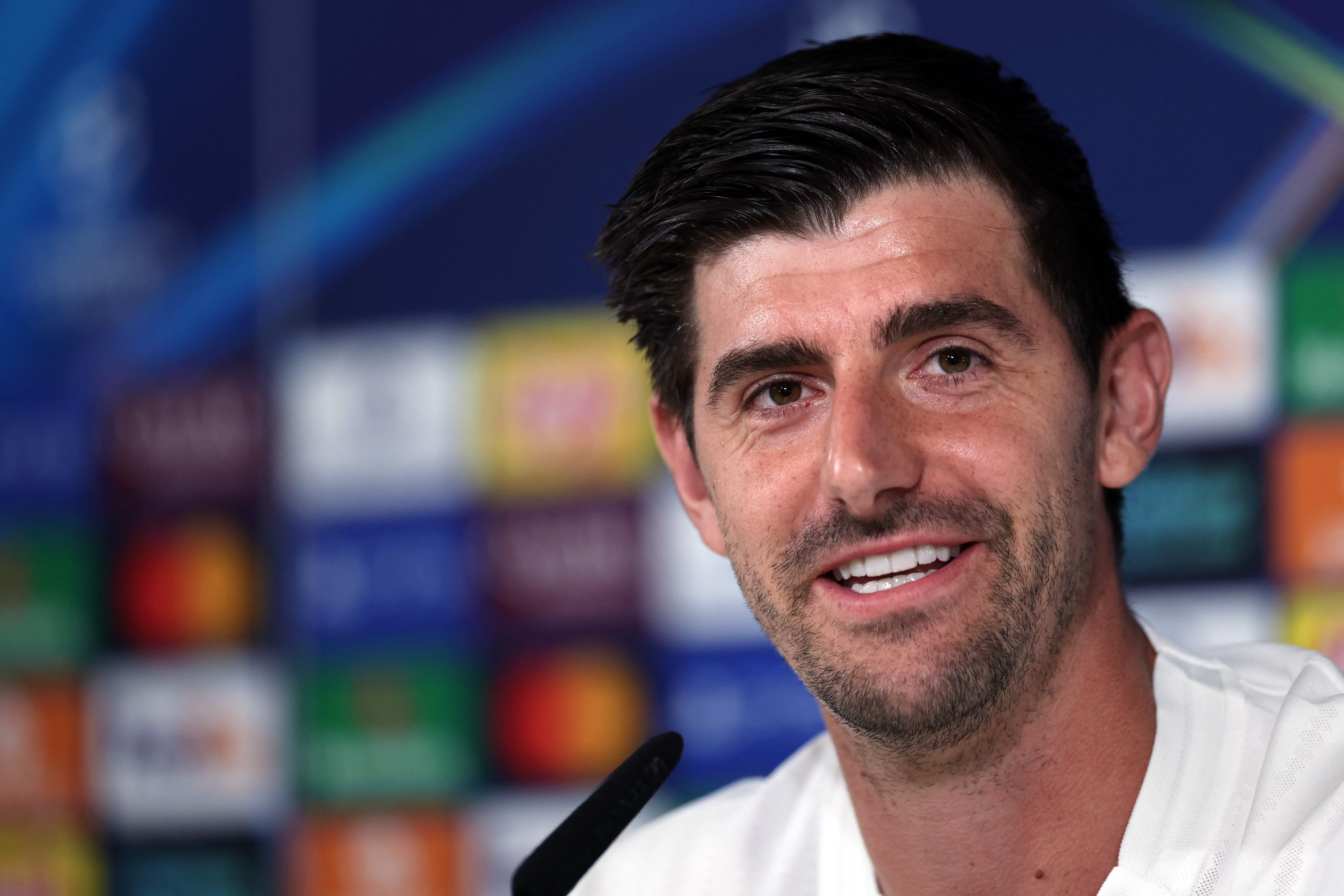 Courtois fica fora do clássico entre Barcelona e Real Madrid por conta de gripe