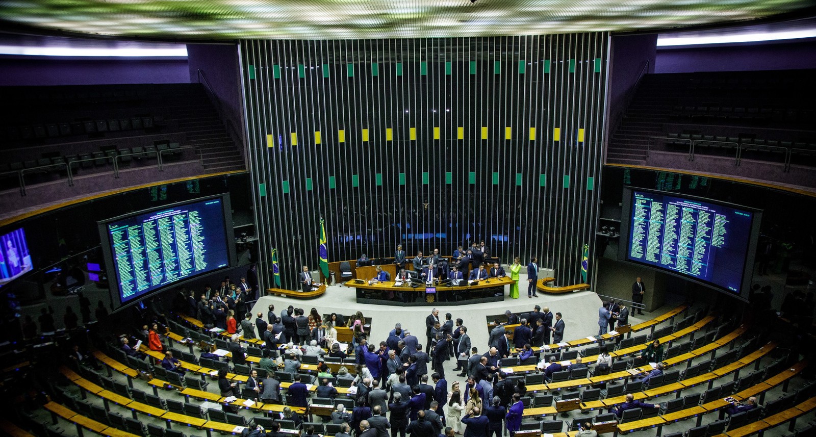 Deputados federais se reúnem para votar o relatório final da Reforma Tributária nesta quinta-feira — Foto: Brenno Carvalho/Agência O Globo