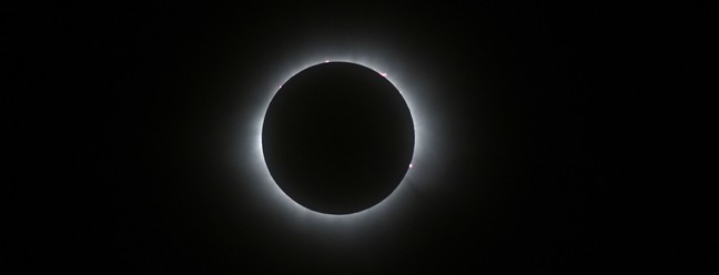 Eclipse solar total visto de Mazatlan, estado de Sinaloa, México. — Foto: MARIO VAZQUEZ / AFP