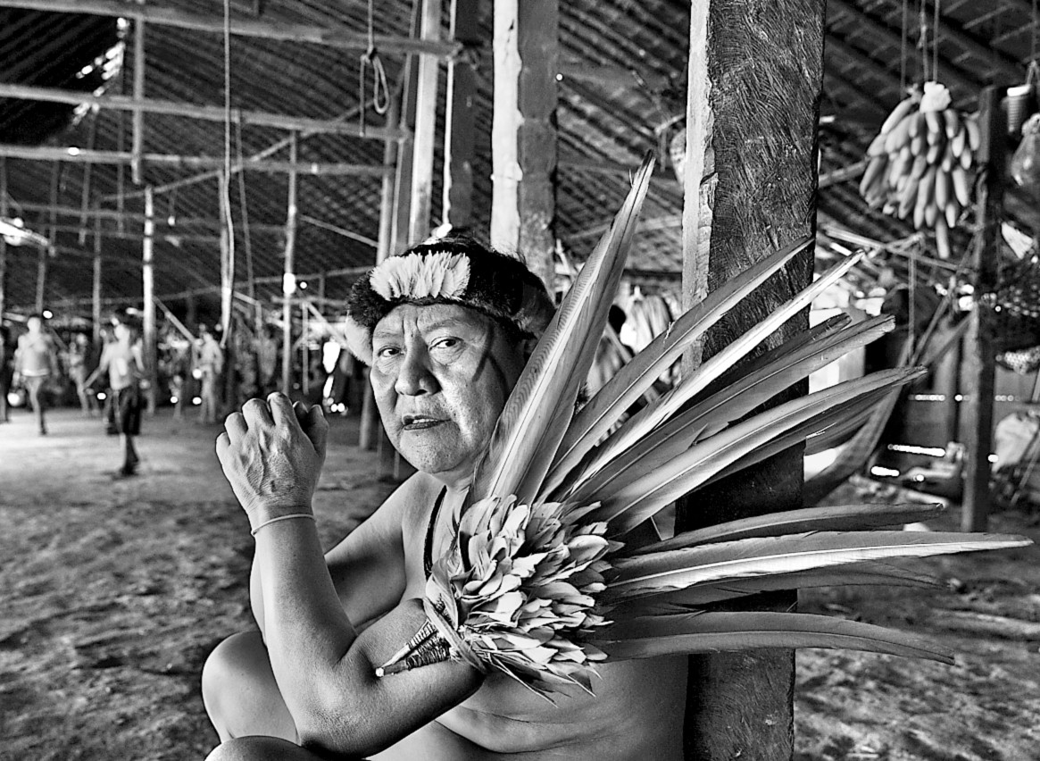 Registro de Sebastião Salgado da etnia ianomâmi, na Amazônia, em 2014 — Foto: Agência O Globo/Sebastião Salgado