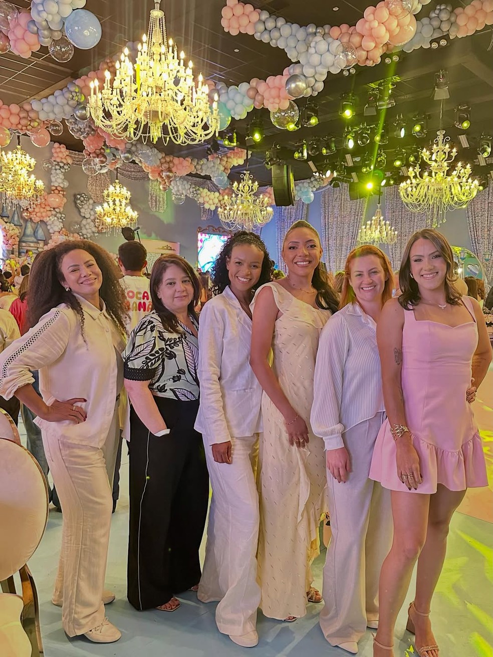 As babás dos filhos de Virginia Fonseca em evento da empresa da influencer — Foto: Reprodução/Instagram