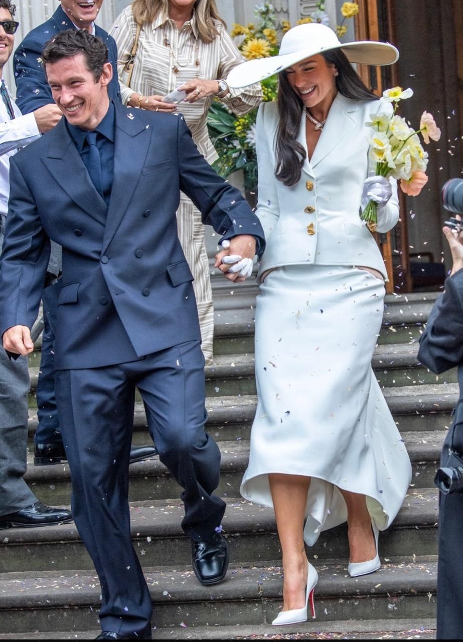 Dua Lipa e Callum Turner trocam alianças em cerimônia íntima em Londres
